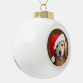 Golden Retriever Hund mit roter Weihnachtsmannmütz Keramik Kugel-Ornament (Links)