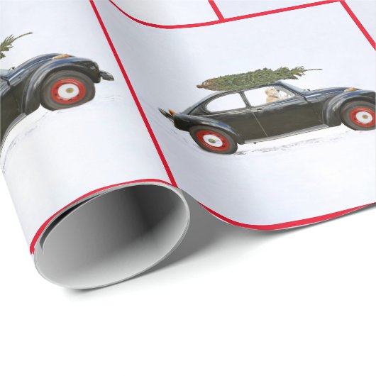 Golden Retriever im alten Auto mit Ferienkiefer Geschenkpapier (Rolleneckpunkt)