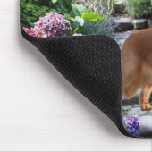 Golden retriever im Garten Mousepad (Ecke)