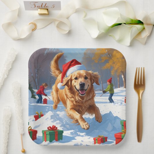Golden Retriever im Schnee mit Weihnachtshut Pappteller (Hochzeit)