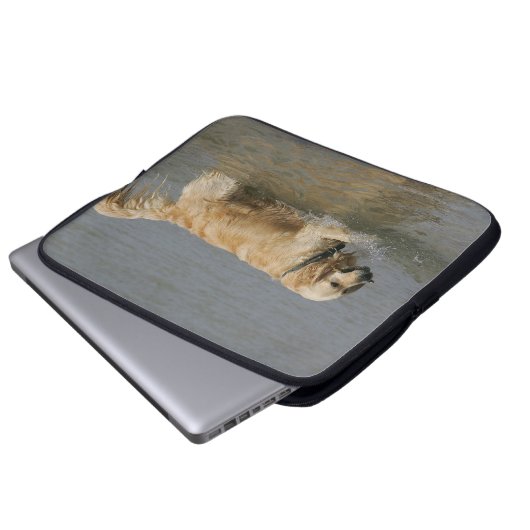 Golden retriever im Wasser Laptopschutzhülle (Vorne Knopf)