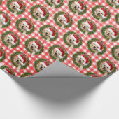 Golden Retriever in Green Wreath auf Gingham Geschenkpapier (Ecke)
