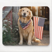 Golden Retriever mit amerikanischer Flagge Mousepad (Vorne)