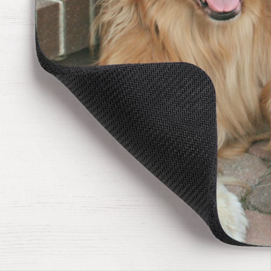 Golden retriever mit Baseballmütze Mousepad (Ecke)