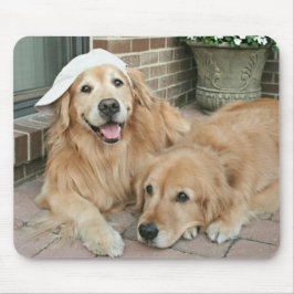 Golden retriever mit Baseballmütze Mousepad