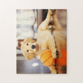 Golden Retriever mit Basketballspielzeug Puzzle (Vertikal)