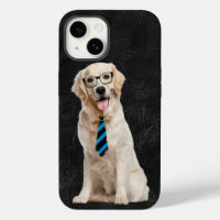 Golden Retriever mit Brille auf Leder