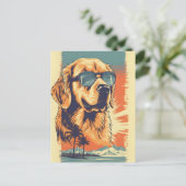 Golden Retriever mit Sonnenbrille am Strand Postkarte (Stehend Vorderseite)