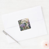 Golden Retriever Puppy mit Lilacs Quadratischer Aufkleber (Umschlag)