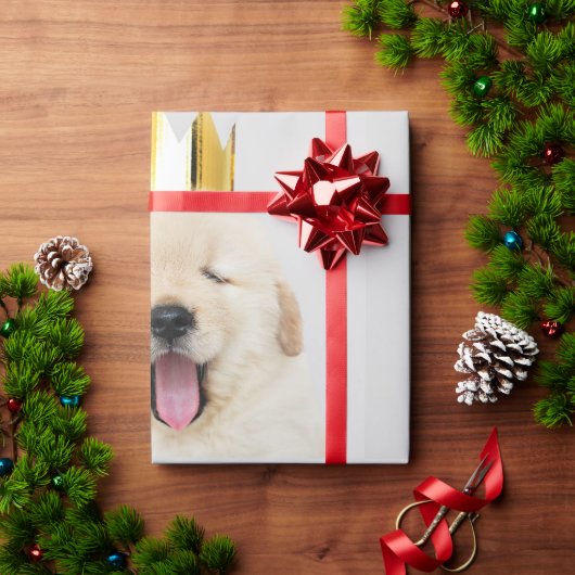 Golden Retriever Puppy Yawning mit Krone Geschenkpapier (Feiertagsgeschenk)