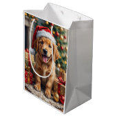 Golden Retriever Puppy's First Christmas Festive Mittlere Geschenktüte (Rückseite Schrägansicht)