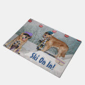Golden retriever-Skifahrer-Ski an im Willkommen Fußmatte (Schrägansicht)
