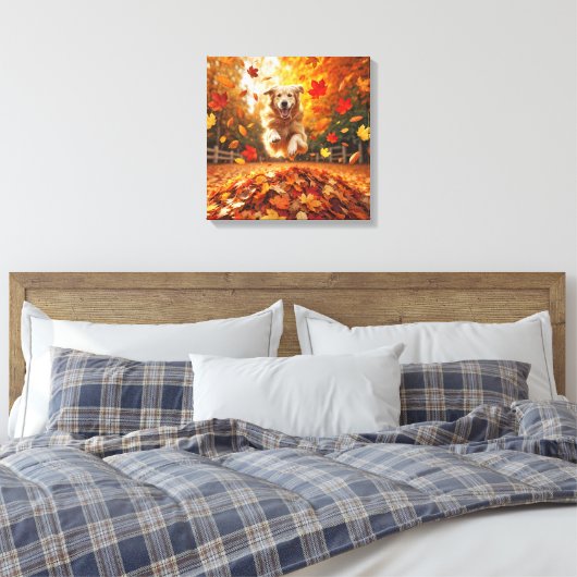 Golden Retriever springt in Leaf Pile Leinwanddruck (Insitu (Schlafzimmer))