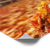 Golden Retriever springt in Leaf Pile Poster (Ecke)