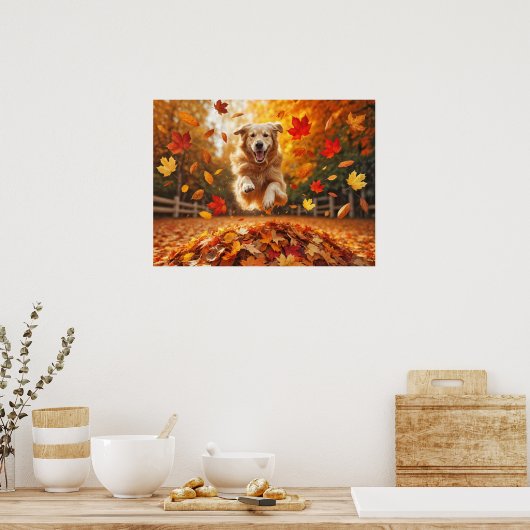 Golden Retriever springt in Leaf Pile Poster (Küche)