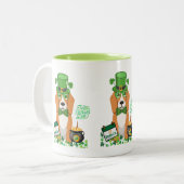 Golden Retriever St Patricks Day Zweifarbige Tasse (Vorderseite Links)