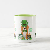 Golden Retriever St Patricks Day Zweifarbige Tasse (Mittel)