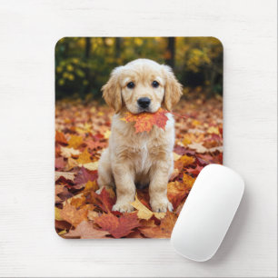 Golden Retriever Welpe im Herbstlaub Mousepad