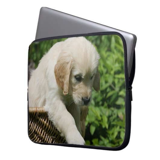 Golden retriever-Welpe im Korb Laptopschutzhülle (Vorderseite Links)
