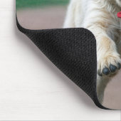 Golden Retriever Welpe mit #1 Red Baseball Cap Mousepad (Ecke)