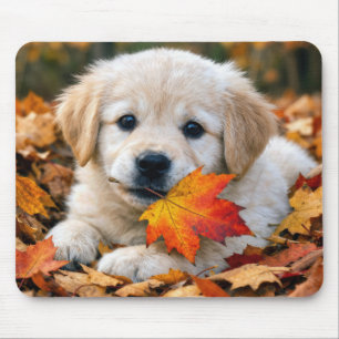 Golden Retriever Welpe mit Herbstblatt Mousepad