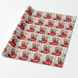 Golden Retriever With a Red Heart Pillow Geschenkpapier