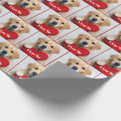 Golden Retriever With a Red Heart Pillow Geschenkpapier (Ecke)