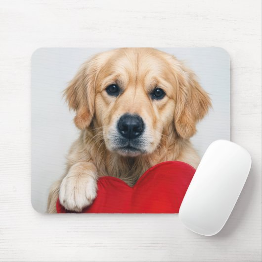 Golden Retriever With a Red Heart Pillow Mousepad (Mit Mouse)