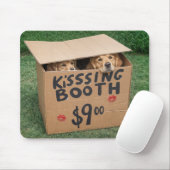 Golden Retrievers in Kissing Booth Mousepad (Mit Mouse)