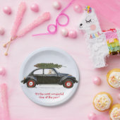 Golden Retrique Hund, der ein altes Auto mit Baum  Pappteller (Party)