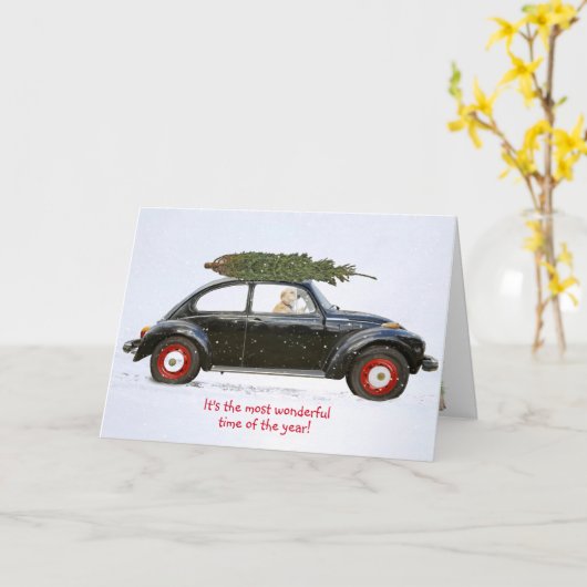 Golden Retrique im alten Auto mit Urlaubspalast Karte (Gelbe Blume)