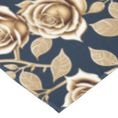 Golden Roses With A Metallic Finish Tischdecke (Schrägansicht)