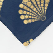 Golden Scallop auf Blue Fleecedecke (Ecke)