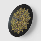 Golden Starburst Mandala on Black Runde Wanduhr (Winkel)