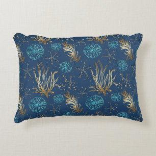 Golden Starfish & Coral Reef Muster auf Blue Dekokissen