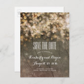 Golden String Lights Rustikales Holz Save the Date Ankündigungspostkarte (Vorne/Hinten)