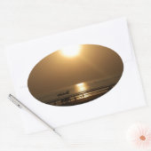 Golden Summer Sunset Reflektion am Strand Ovaler Aufkleber (Umschlag)