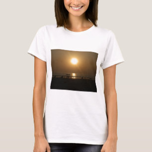 Golden Summer Sunset Reflektion am Strand T-Shirt