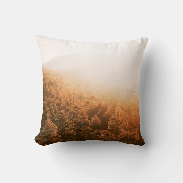 GOLDEN SUN OVER A FOREST KISSEN (Vorderseite)