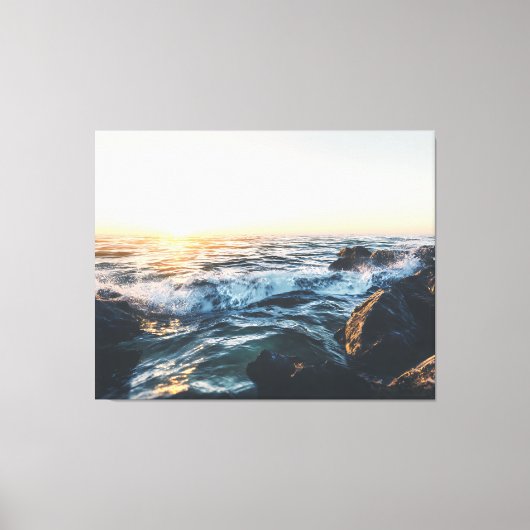 Golden Sunset Ocean Waves on Rocks Serene Seascape Leinwanddruck (Vorderseite)
