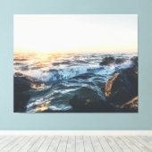 Golden Sunset Ocean Waves on Rocks Serene Seascape Leinwanddruck (Insitu (Holzboden))
