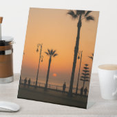 Golden Sunset Through Palms - Ruhige Lage an der B Sockelschild (In Situ)