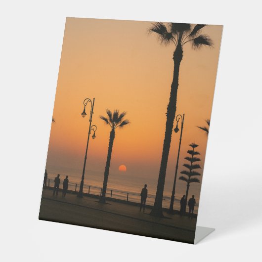 Golden Sunset Through Palms - Ruhige Lage an der B Sockelschild (Vorderseite)