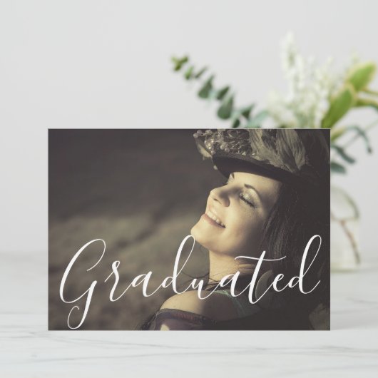 Golden Trendy Script Graduated Foto Abschluss Karte (Stehend Vorderseite)