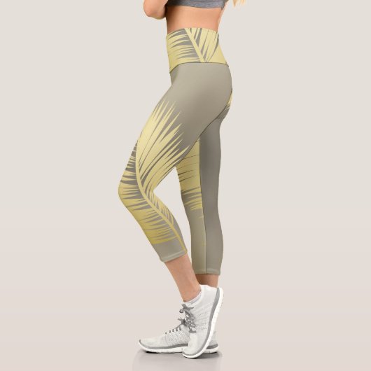 Golden Tropical Palm Blätter Capri Leggings (Links)