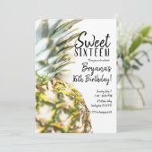 Golden Tropical Pineaple Sweet 16 Beach Party Einladung (Stehend Vorderseite)