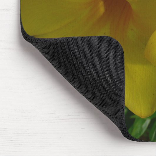 Golden Trumpet Blume II Tropical Mousepad (Ecke)