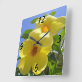 Golden Trumpet Flowers I Quadratische Wanduhr (Winkel)