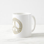 Golden und White Celtic Peace Sign Kaffeetasse (VorderseiteRechts)
