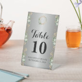 Golden Vows: Ein regelmäßiger Hochzeitstisch-Podes Sockelschild (In SItu)